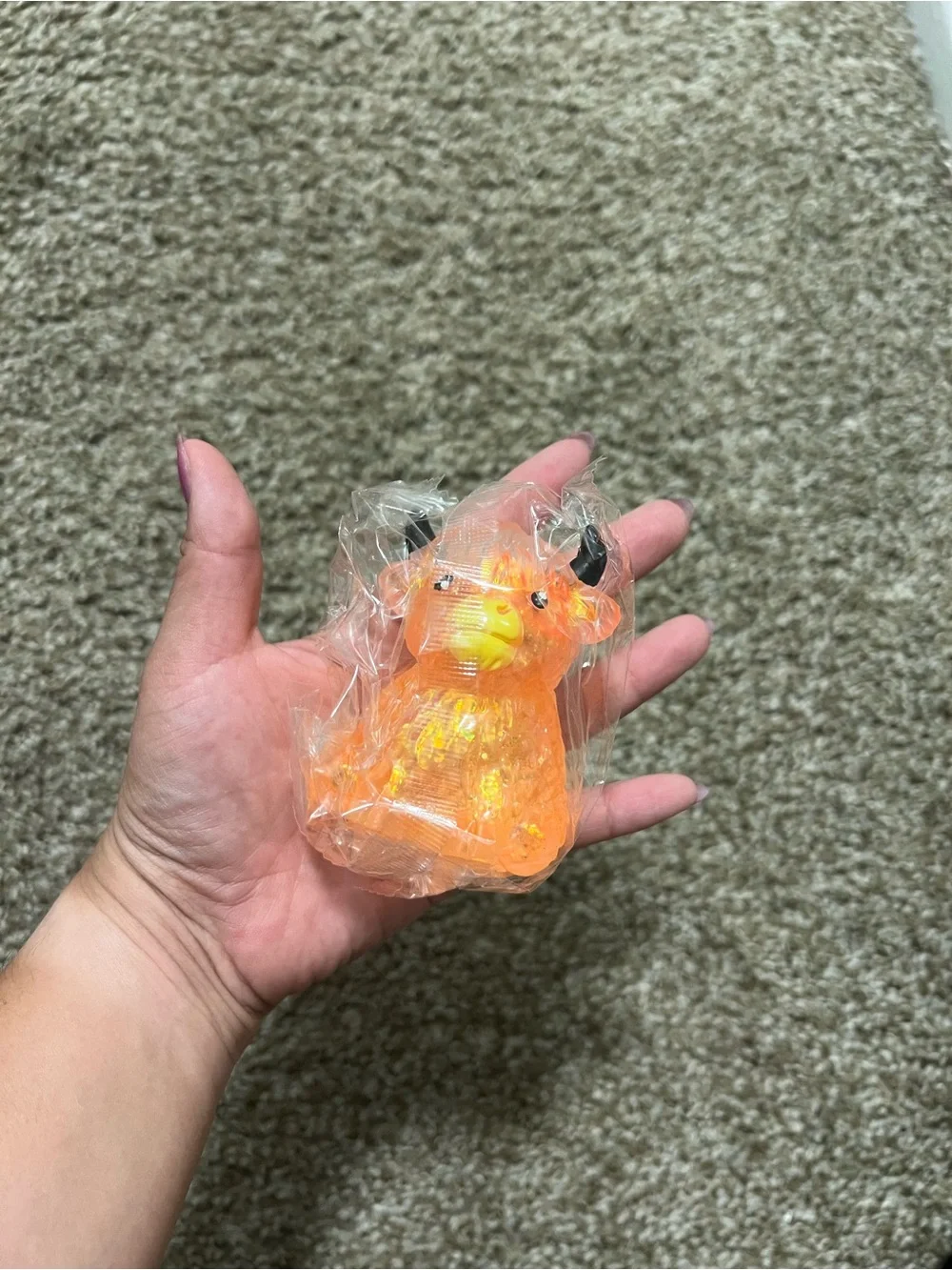Glitter Highland Cow Squeeze Toy – Slow Rising Sensory Fidget